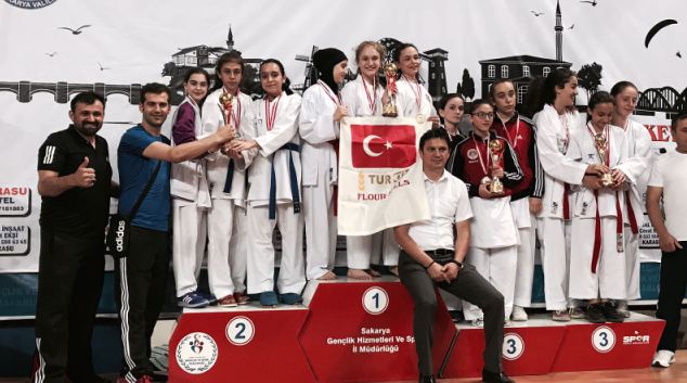 YALVAÇ BELEDİYESİ KARATE TAKIMINDAN 3 MADALYA