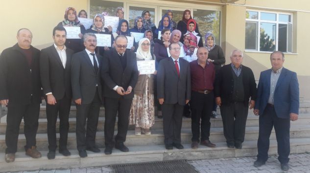 ÇETİNCELİ KADINLAR AŞÇI YARDIMCISI KURSU ALDI