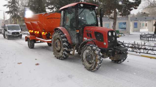 Yalvaç Belediyesi kara ve don tehlikesine karşı teyakkuzda