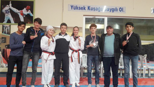 Lise öğrencilerimizin Taekwondoda başarısı