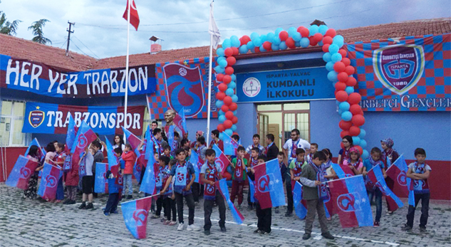Trabzonsporlu gençlerden Kumdanlı’da örnek çalışma