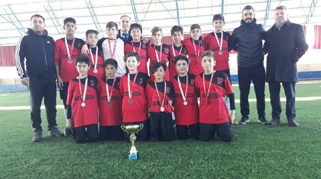 Voleybol ve Futbolda M.Akif Ersoy Ortaokulu zirvede