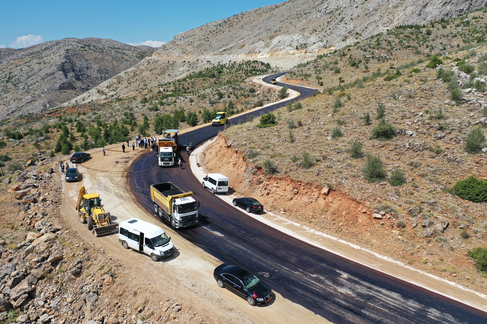 Sağır yolu asfaltlandı, ama eksikler can sıkıyor