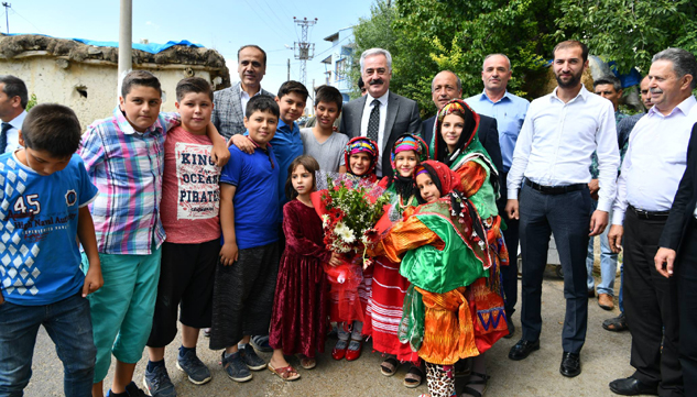 Vali Seymenoğlu Sağır Köyünde Asfalt Çalışmalarını Yerinde İnceledi