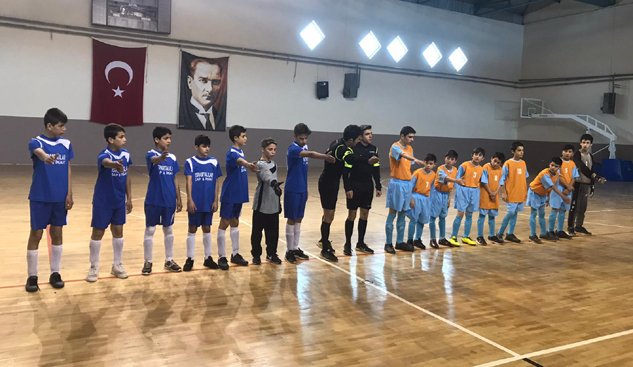 FUTSALDA YALVAÇ ŞAMPİYONU YAĞCILAR ORTAOKULU