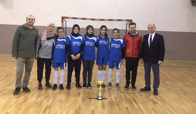 Futsalda Kızlarda da Yağcılar Ortaokulu Şampiyon