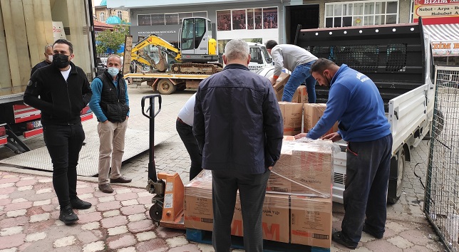 Bağkonak’tan İzmir’e erzak ve battaniye yardımı