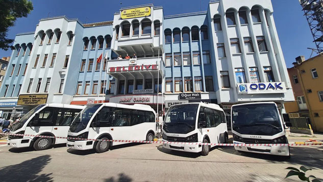 Belediye şehir içi ulaşım için 4 minibüs aldı