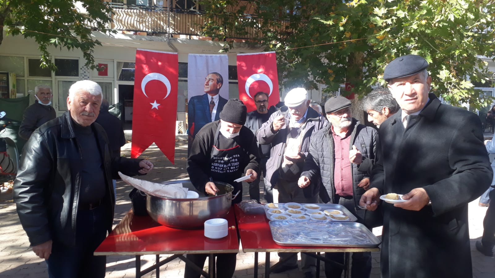 Sücüllü’de Atatürk anısına pilav ve helva ikramı