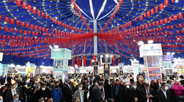 Isparta Kitap Fuarı kapılarını okurlara açtı