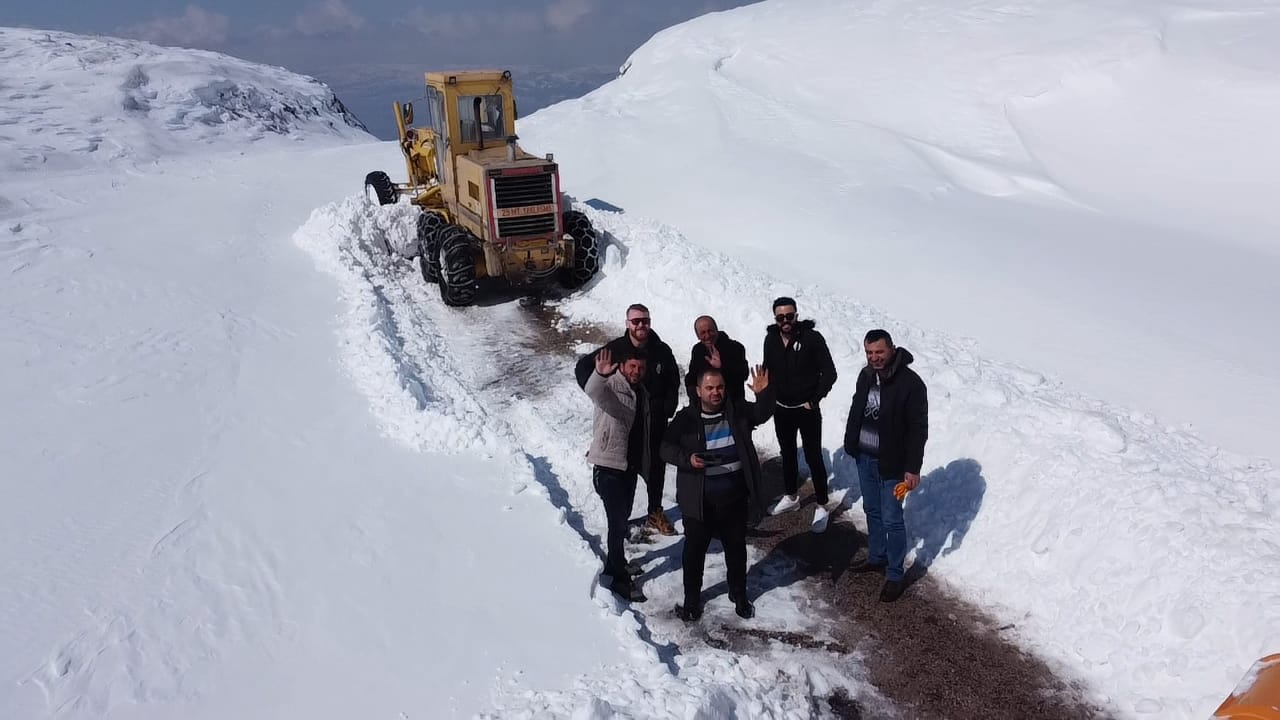 Sağır Köyü Muhtarı Karaca’dan yol fedakarlığı