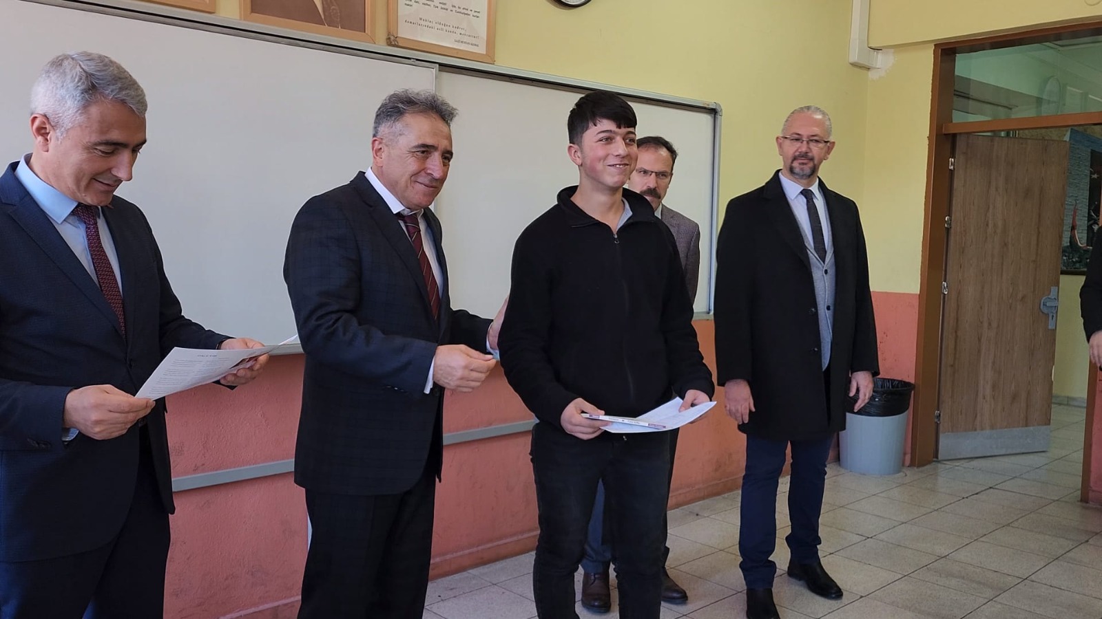 M.Akif Ersoy Ortaokulu’nda karne dağıtım töreni