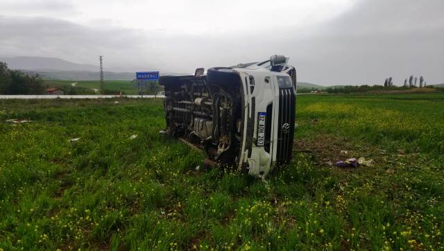 Madenli kavşağı ilerisinde kaza: 1 ölü, 6 yaralı