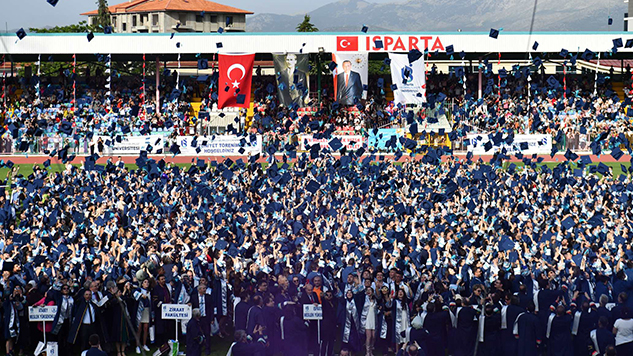 ISUBÜ’de Mezuniyet Coşkusu Yaşandı