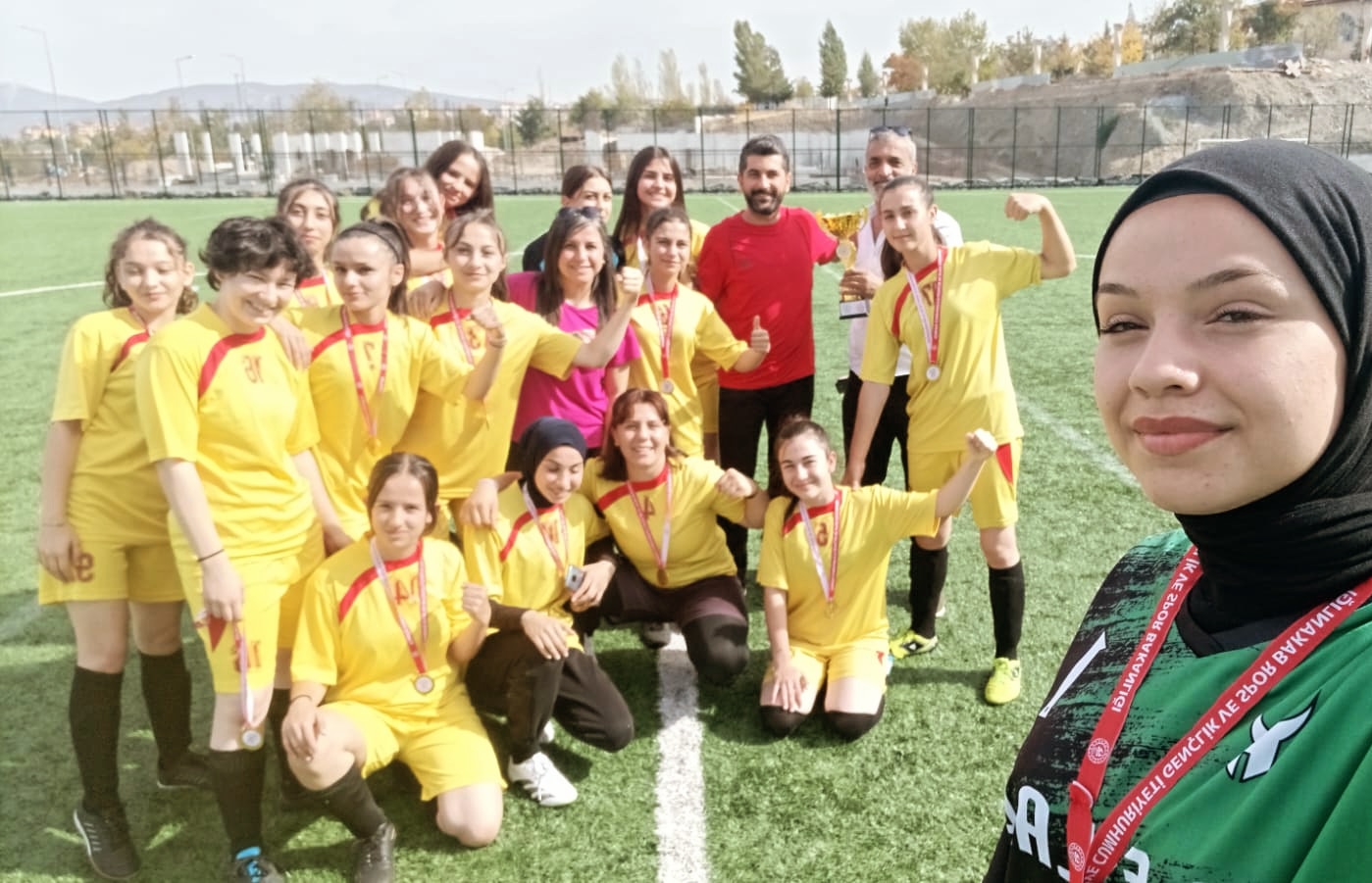 N.Fazıl Kısakürek Anadolu Lisesi Kız Futbol Takımı’nın Büyük Başarısı