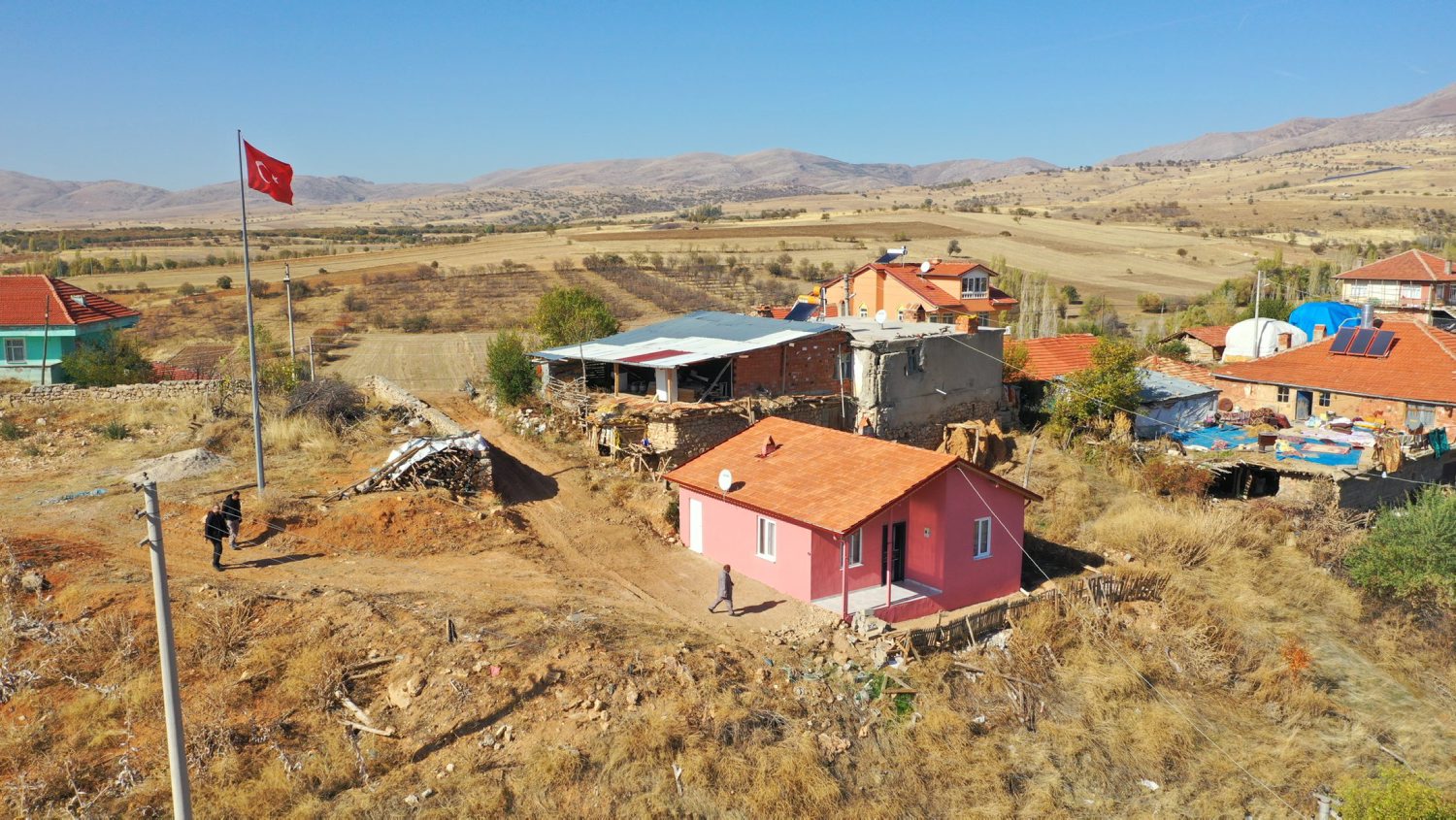 Isparta Belediyesi’nden Körkülerli kardeşlere sıcak yuva yardımı