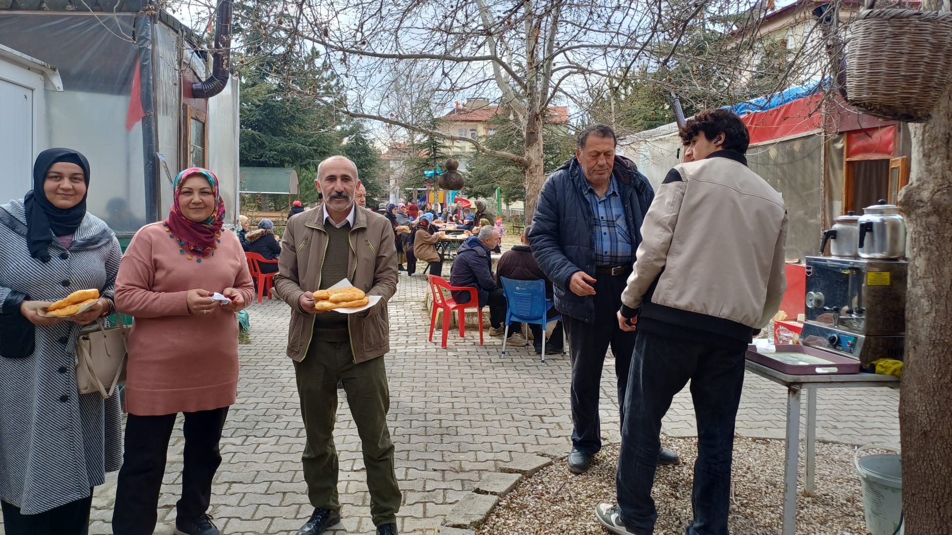 Müderris Mahallesi Muhtarı Yücel Turan, pişi geleneğini mahallesinde yaşattı