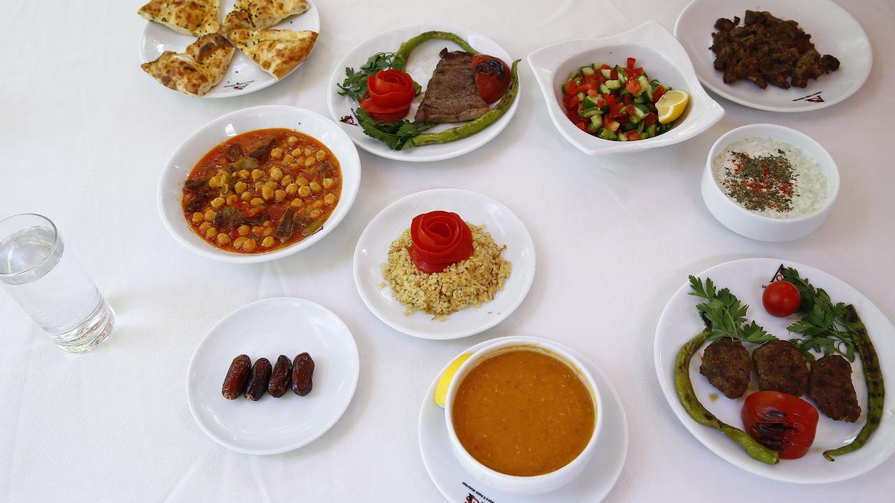 Antalya Vakıflar Bölge Müdürlüğü’nden Yalvaç’ta iftar organizasyonu