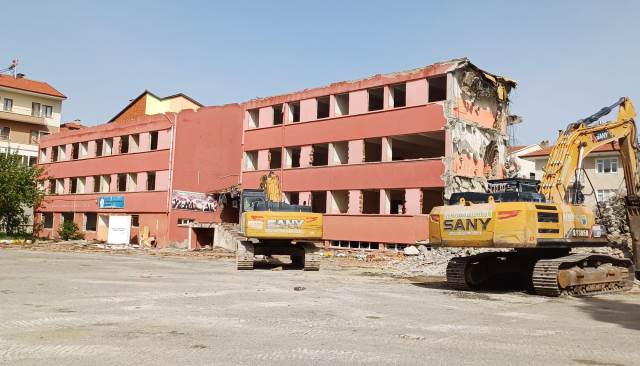 Yalvaç’ın okul binaları sorununa sahip çıkan yok