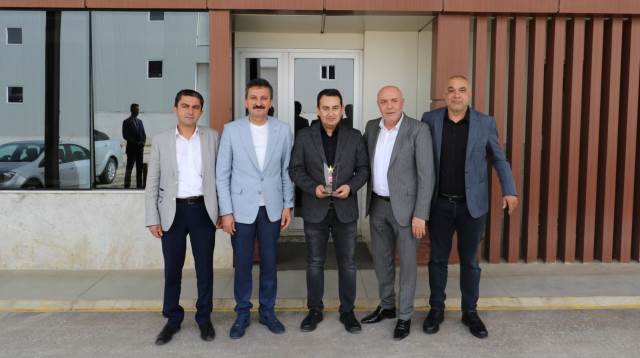 Isparta Ticaret Borsası’ndan başarıya plaket