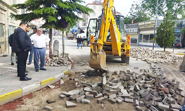 Yalvaç Belediyesi, çarşı merkezinde asfalt çalışmalarına start verdi
