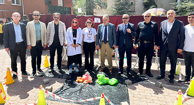 KAB Ortaokulu TÜBİTAK 4006 Bilim Fuarı açıldı