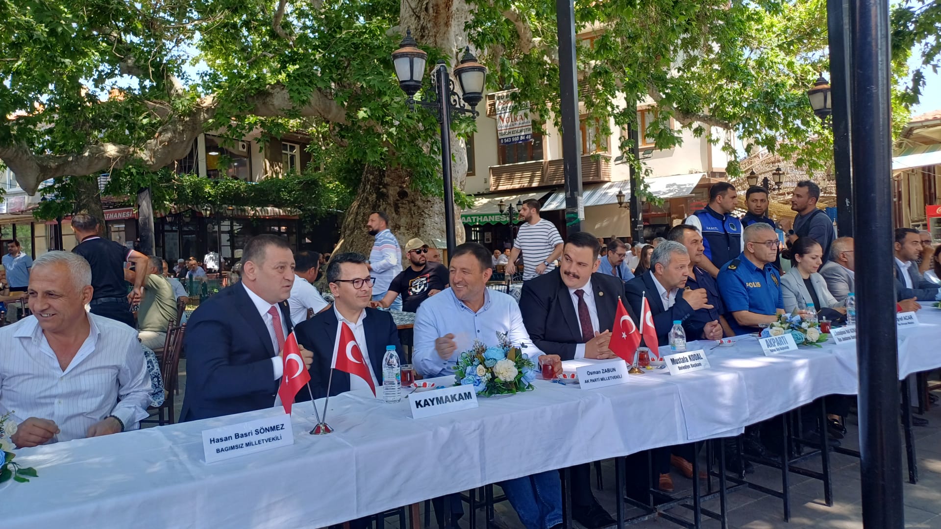 Çınaraltı’nda bayramlaşma coşkusu