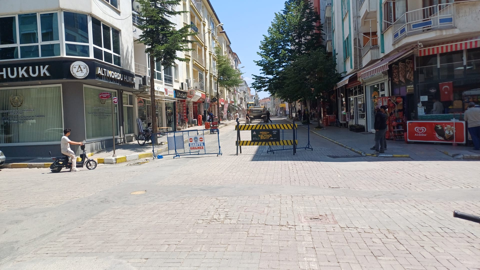 Asfalt çalışmalarında üçüncü caddeye başlandı