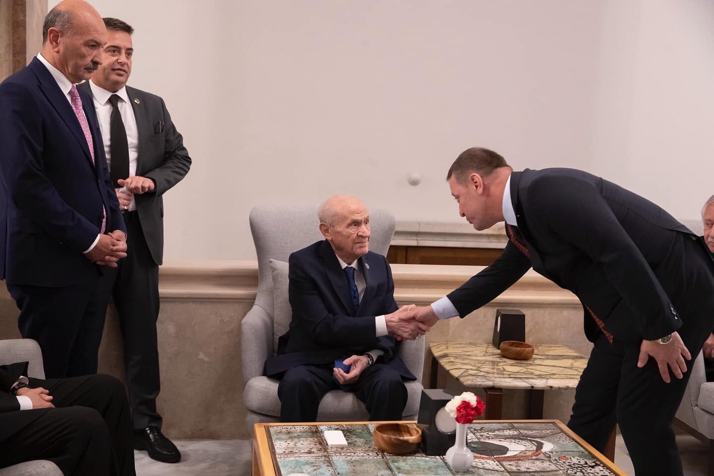 Sönmez ile Devlet Bahçeli arasında sıcak görüntüler