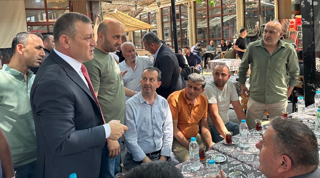 Hemşehrimiz Sönmez, Çınaraltı’nda halkla kucaklaştı