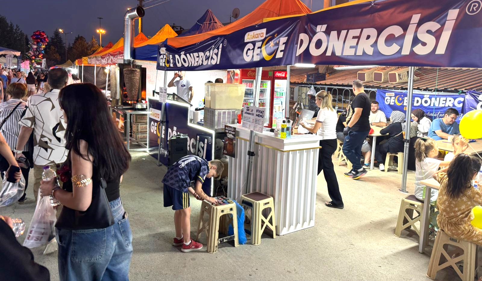 Ankara Gece Dönercisi, Yalvaçlı işletmecisi ile festival alanında lezzet dağıtıyor