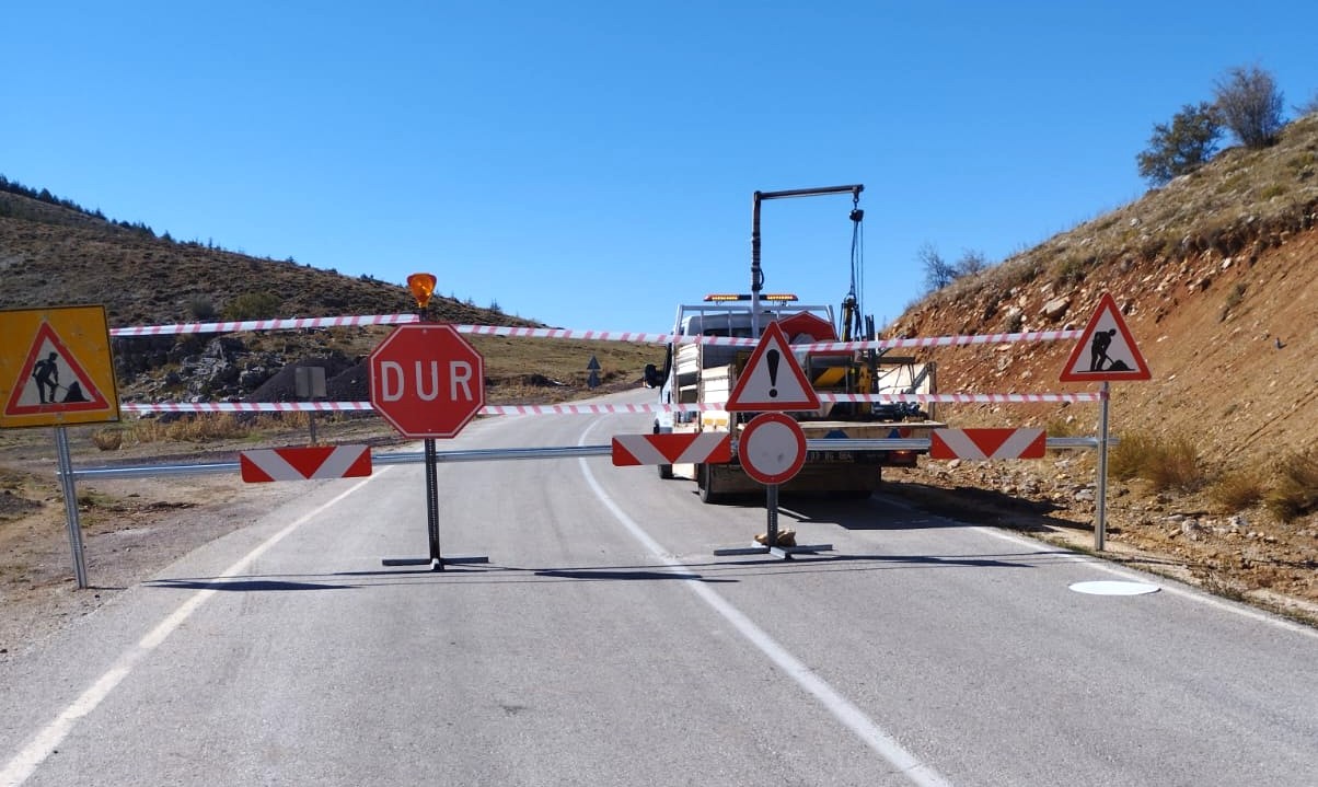 Afyon (Sağır) yolu bir ay kapalı