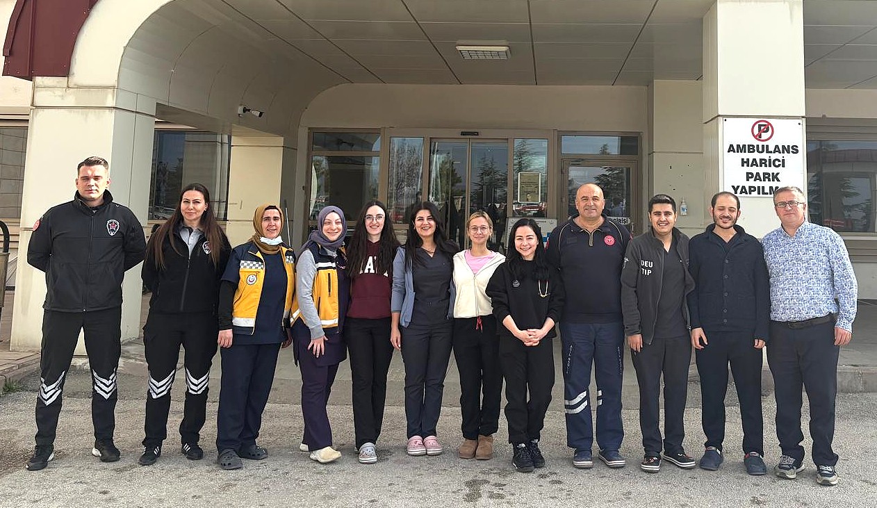 Acil Sağlıkçılar bizim için 7 gün 24 saat hizmette