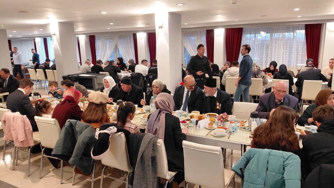 Şehit Aileleri İle Gazilerimiz Onuruna “Büyük Aile Sofrası” İftar Programı Düzenlendi