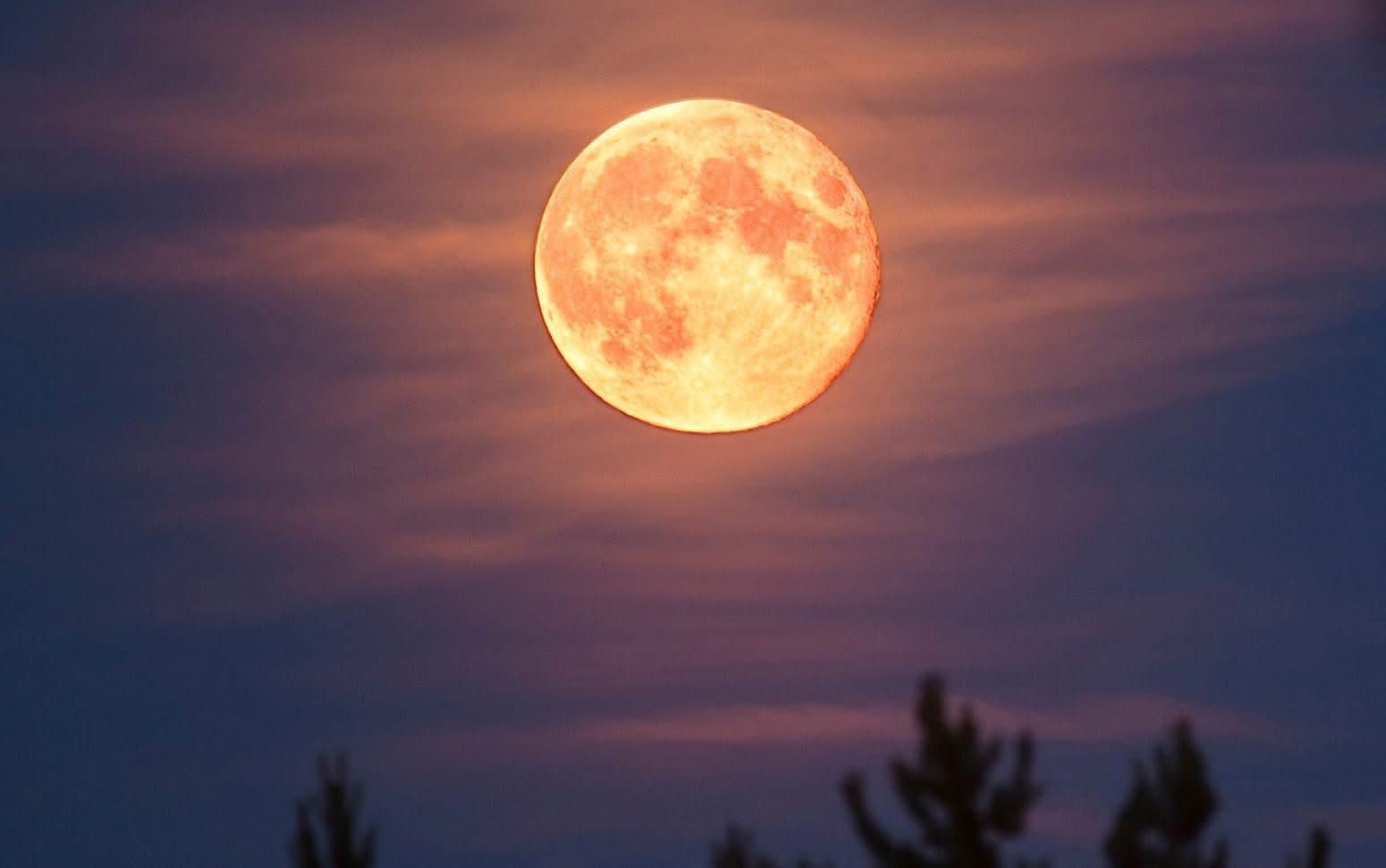 Bugün gece deli bir dolunay olacak ve ayın sureti yerin yüzünü ışıtacak…