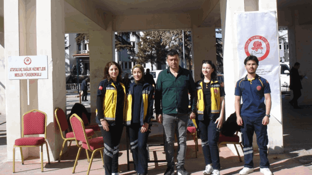 Atayalvaç SHMYO Öğrencilerinden Vatandaşlara Sağlık Ölçümü