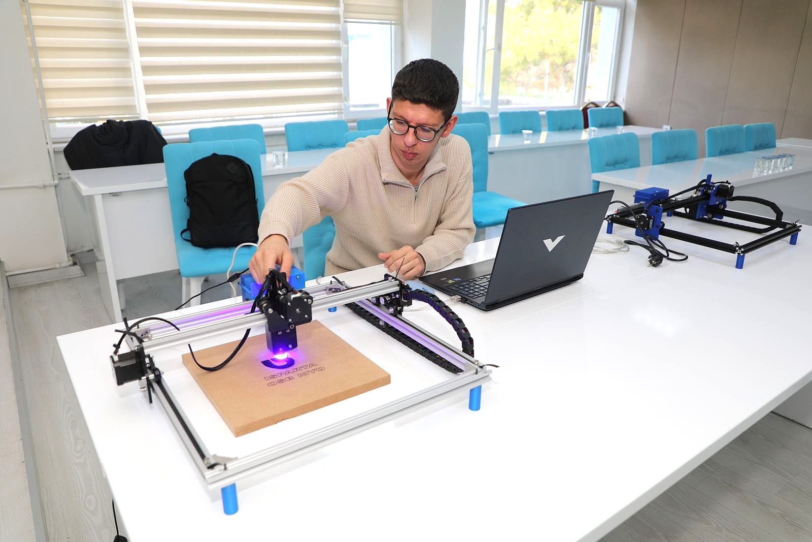 ISUBÜ Öğrencisi, Yerli Lazer Kesim ve Kazıma Makinesi Üretti