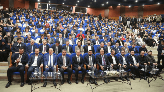İhtisas Akademi Isparta’nın ilk konuğu Mevlüt Çavuşoğlu