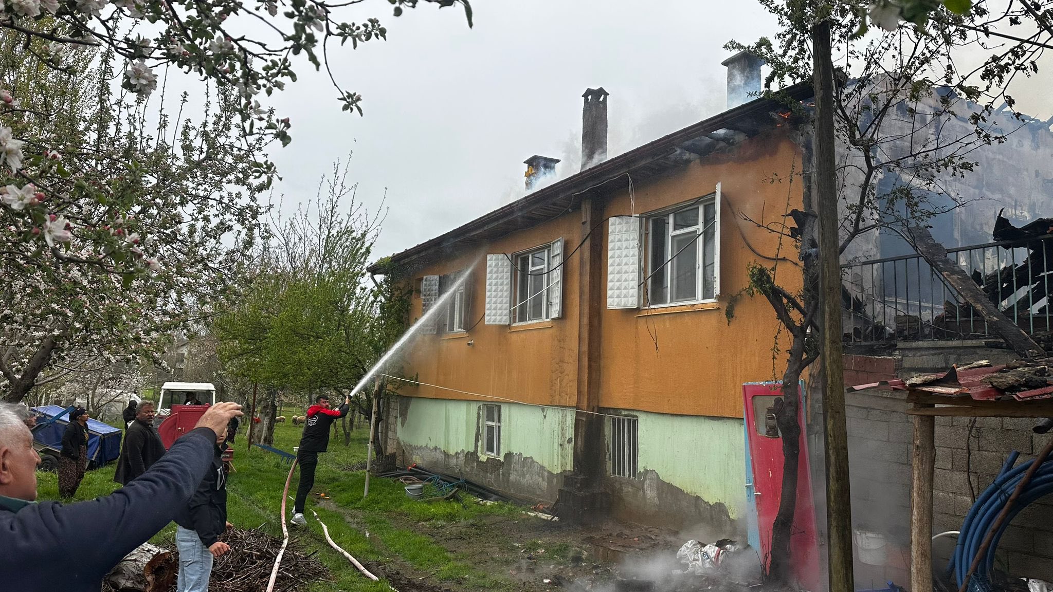 Bağkonak’taki yangın büyümeden söndürüldü