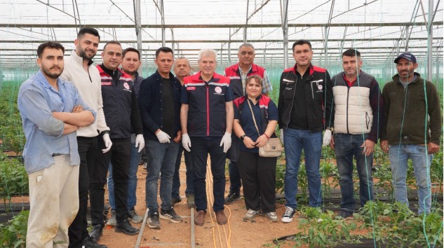 Isparta’da örtü altı üretimde “dost kuvvetler” iş başında!