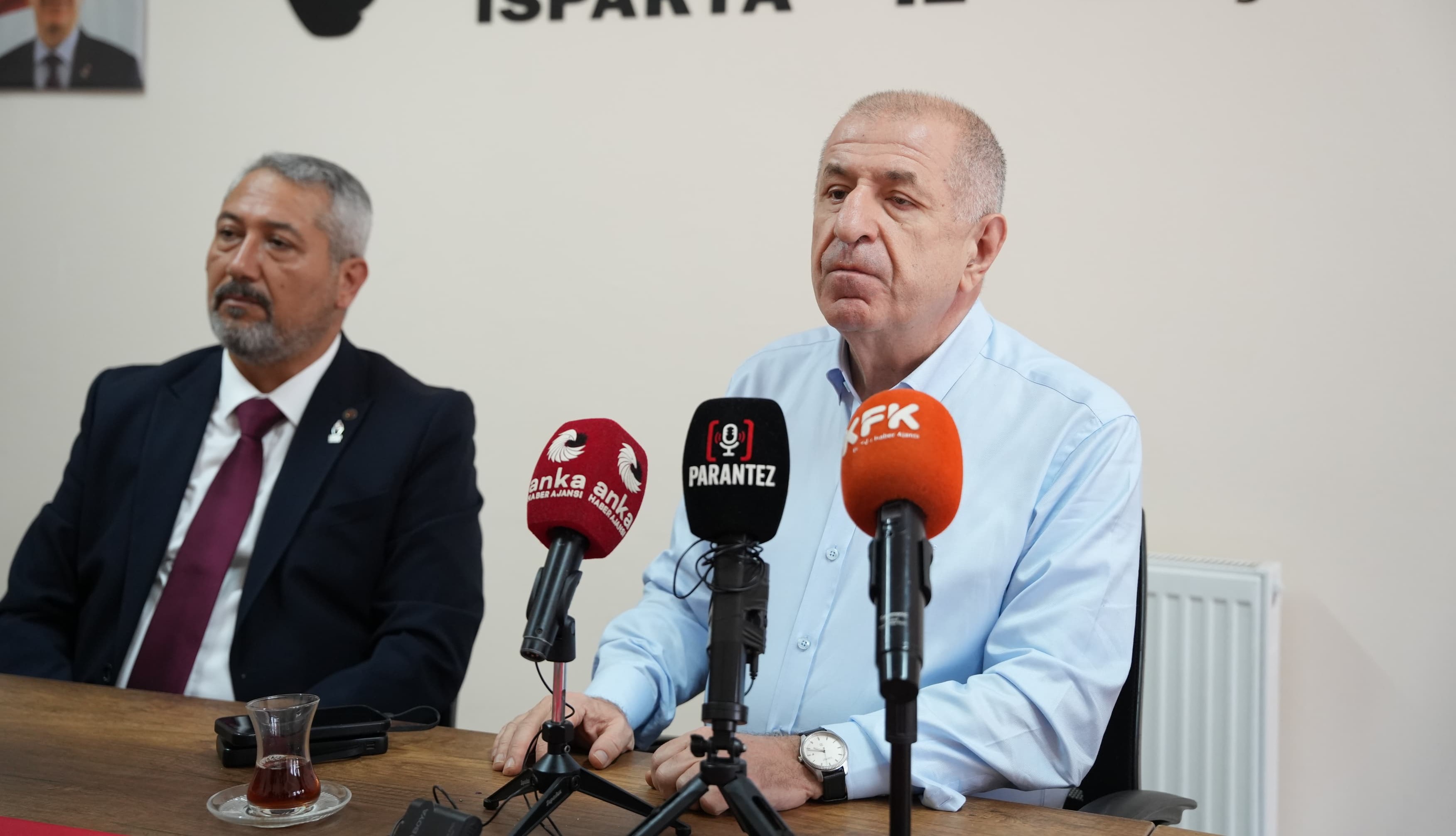 Özdağ Isparta’da konuştu: “Türk halkı hanedanlığa dönüşü kabul etmeyecek”