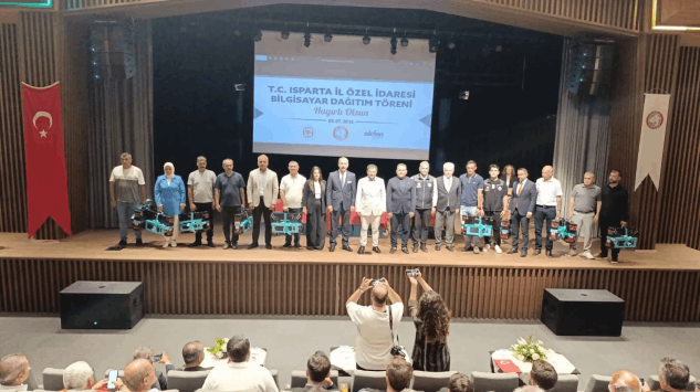 Isparta İl Özel İdaresi’nden Muhtarlara Bilgisayar Desteği