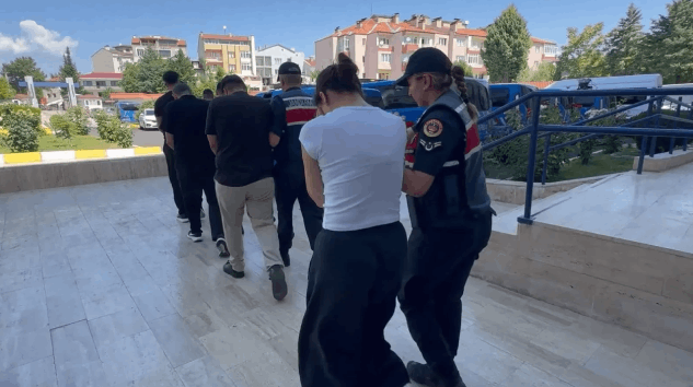 Isparta’da yasa dışı bahis ve dolandırıcılık operasyonu