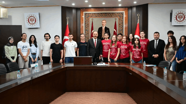 Vali Abdullah Erin Başarılı Gençlerle Bir Araya Geldi