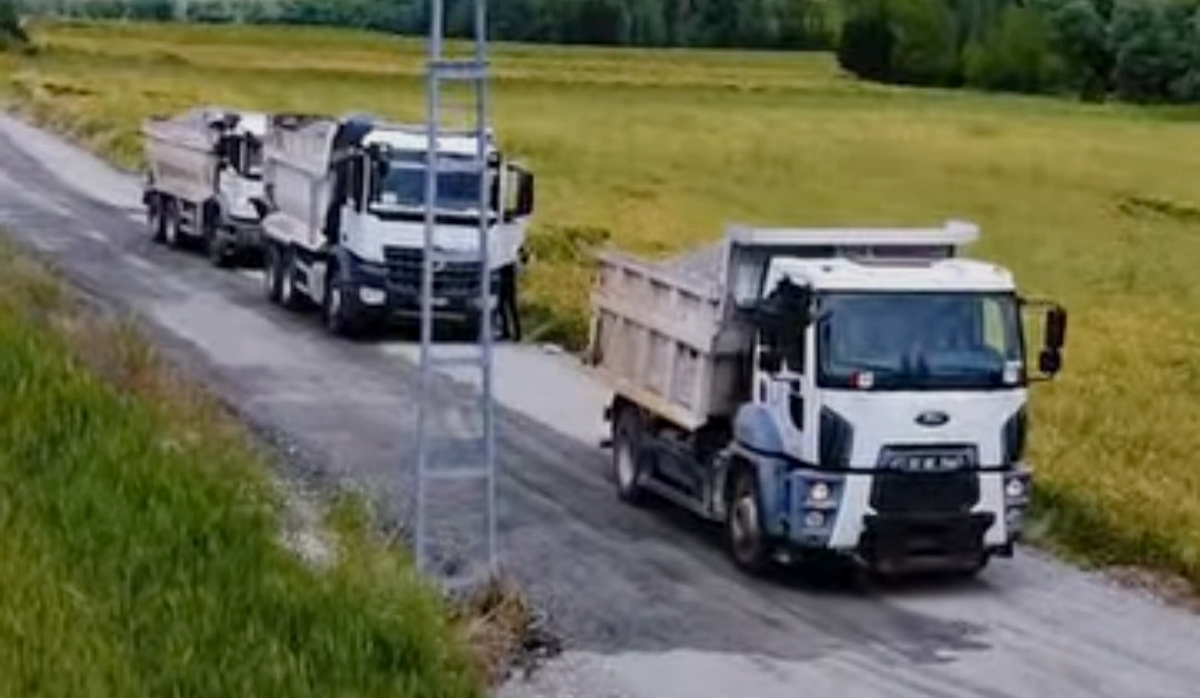 İleği ile Kurusarı arasına sathi kaplama yapıldı
