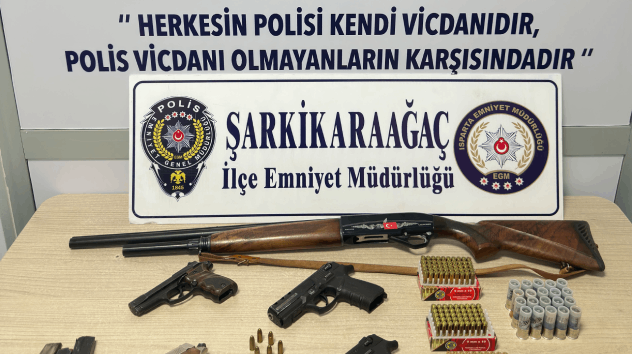 ŞARKİKARAAĞAÇ’TA SİLAH OPERASYONU: ÇOK SAYIDA SİLAH VE MÜHİMMAT ELE GEÇİRİLDİ