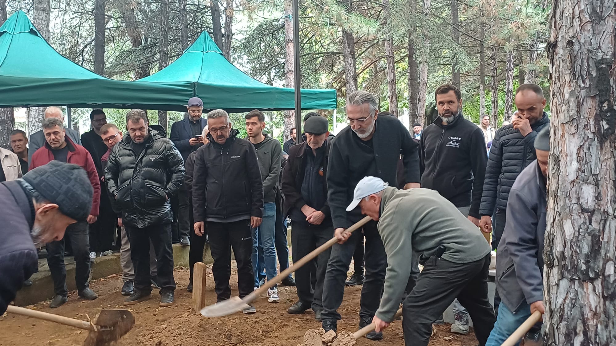Erkan Mumcu’yu acı gününde Yalvaçlı hemşehrilerimiz yalnız bırakmadı